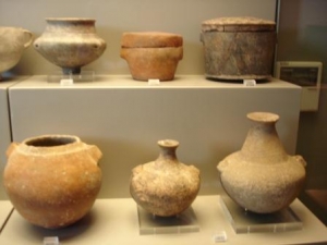 Early Cycladic period vessels, Naxos, 3,200-2,800 BC - source Archaeological Museum, Athens